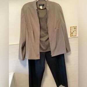 MINT WOMENS 16 PETITE SET
SUEDE ZIP JACKET, STRIPPED METALLIC TOP & BLACK PANTS